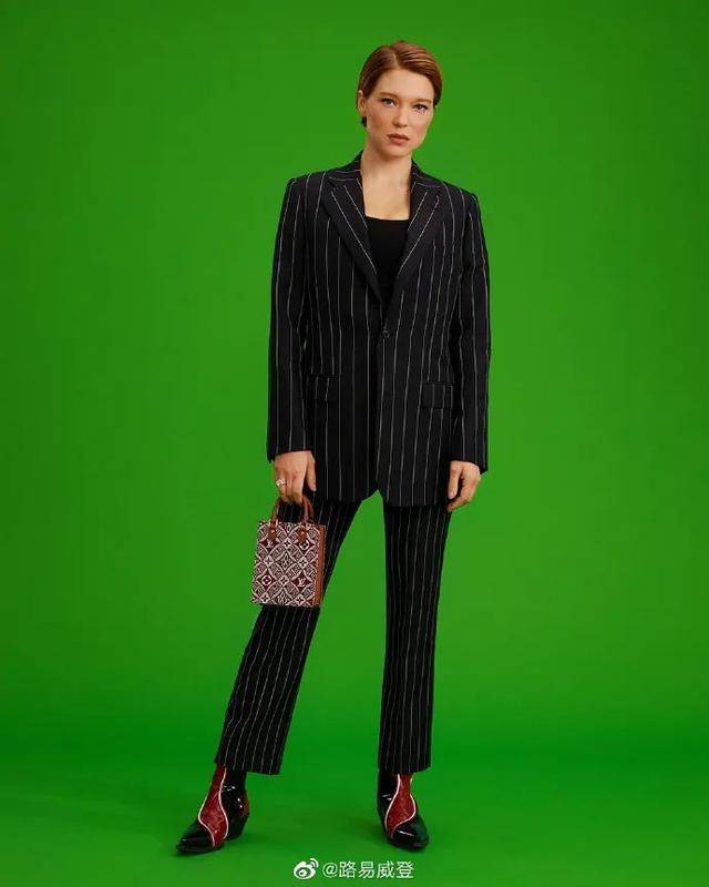 当虞书欣拎着它出街我就知道今年购物袋又要火了