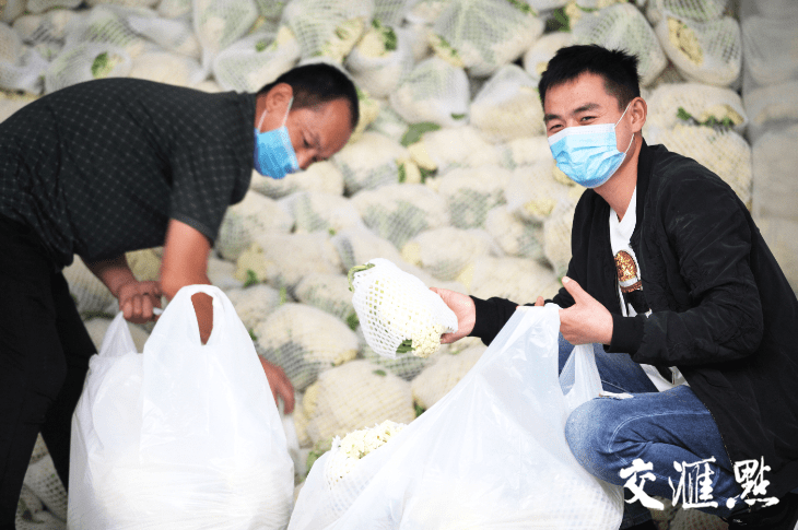 10月13日,众彩果品市场来富果业公司老板陶来富感慨道"3个月租金减免