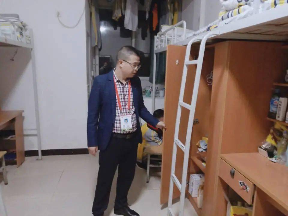 坚决说no || 泸二外开展学生寝室违禁物品排查_手机搜狐网