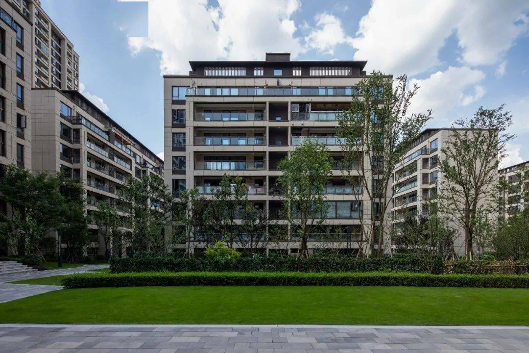 用艺术线条勾勒的雅致花园中南玖宸