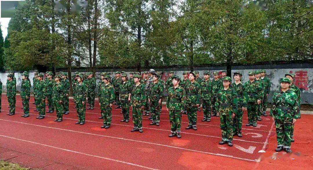 20:17 订阅 10月13日,洪马中学的阶梯教室,迎来一场别开生面的招生