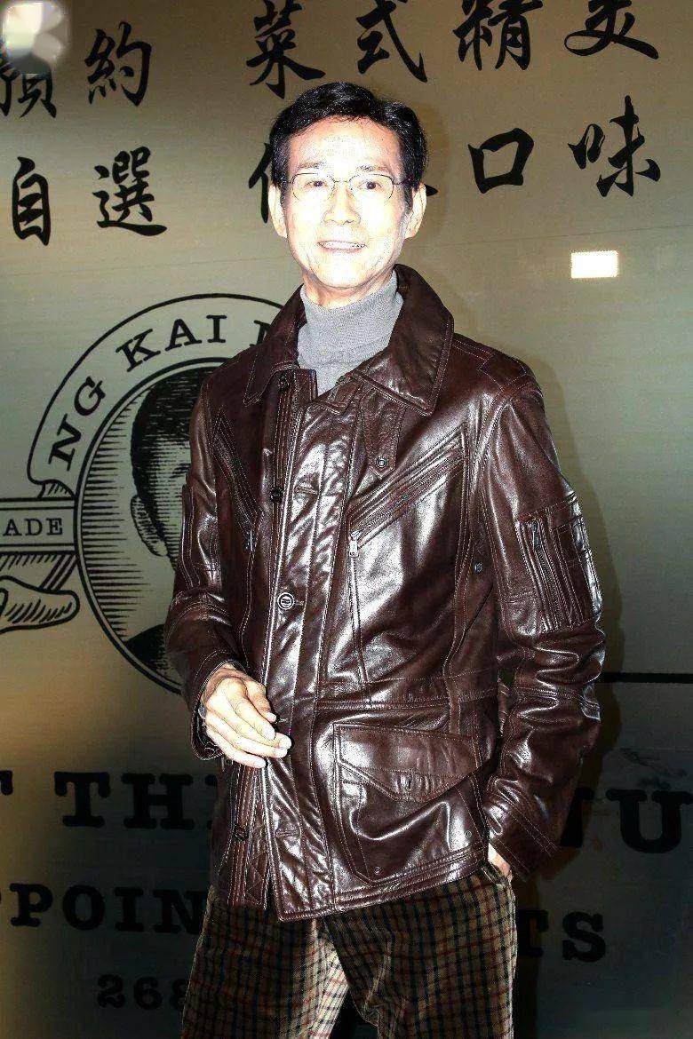 郑少秋的穿衣风格真潇洒将英伦范风衣穿出内敛儒雅的贵族腔