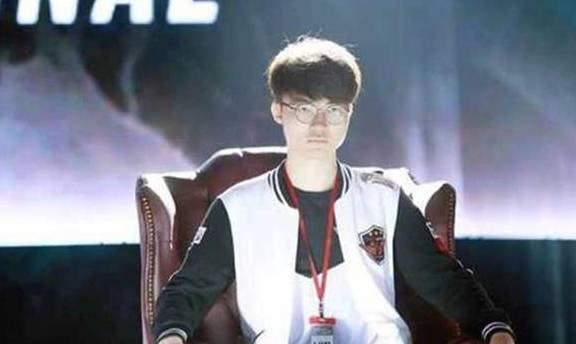 英雄联盟：Faker在王座之上，静候诸君，魔王从未离开他的王座_地位