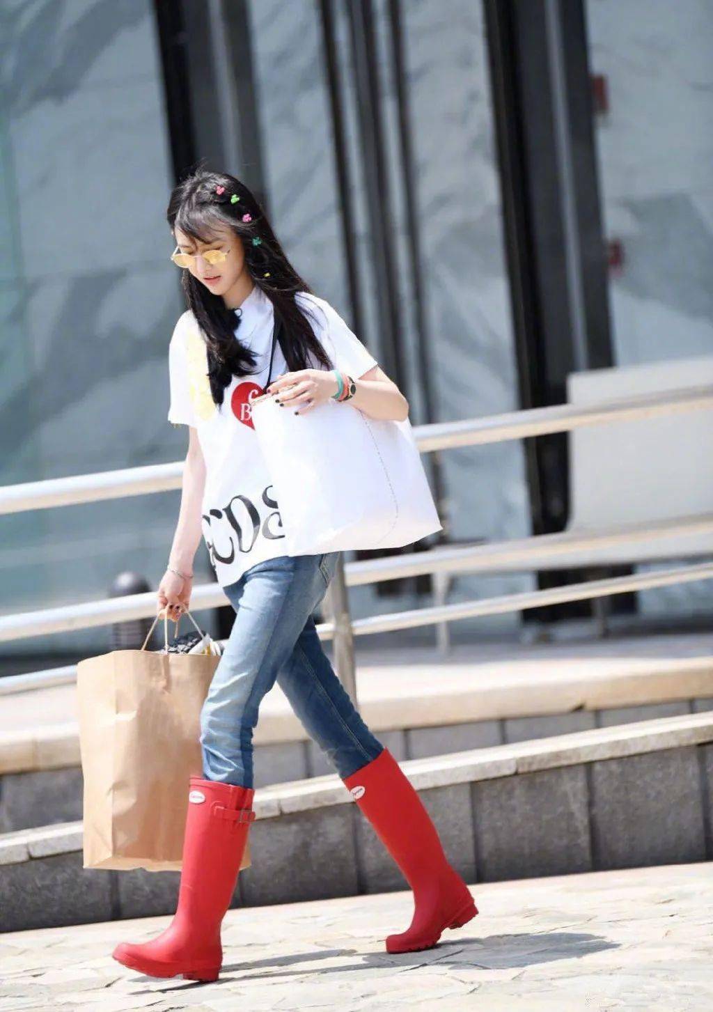 今年雨靴的火爆程度已经跟天气无关了