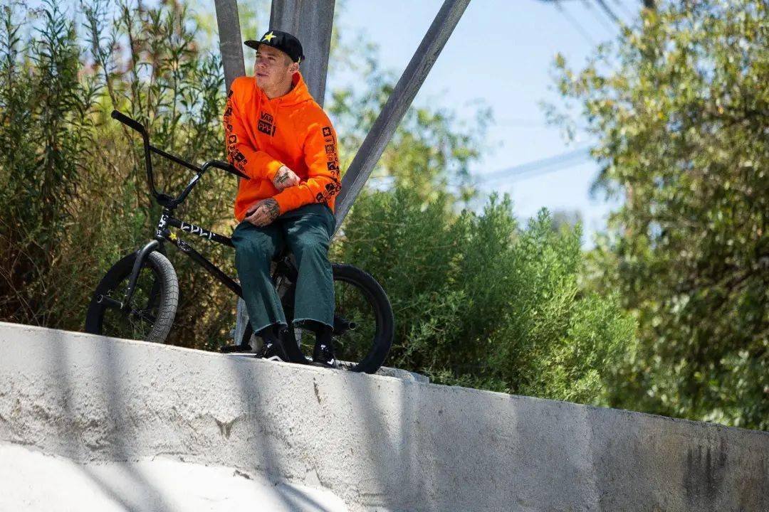 cult依旧邪如其名专为bmx运动打造的全黑联名