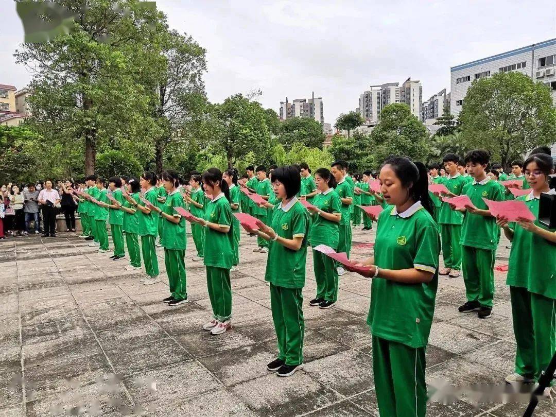 广州流溪中学纪念孔子诞辰2571周年行五拜礼三拜礼和互拜礼