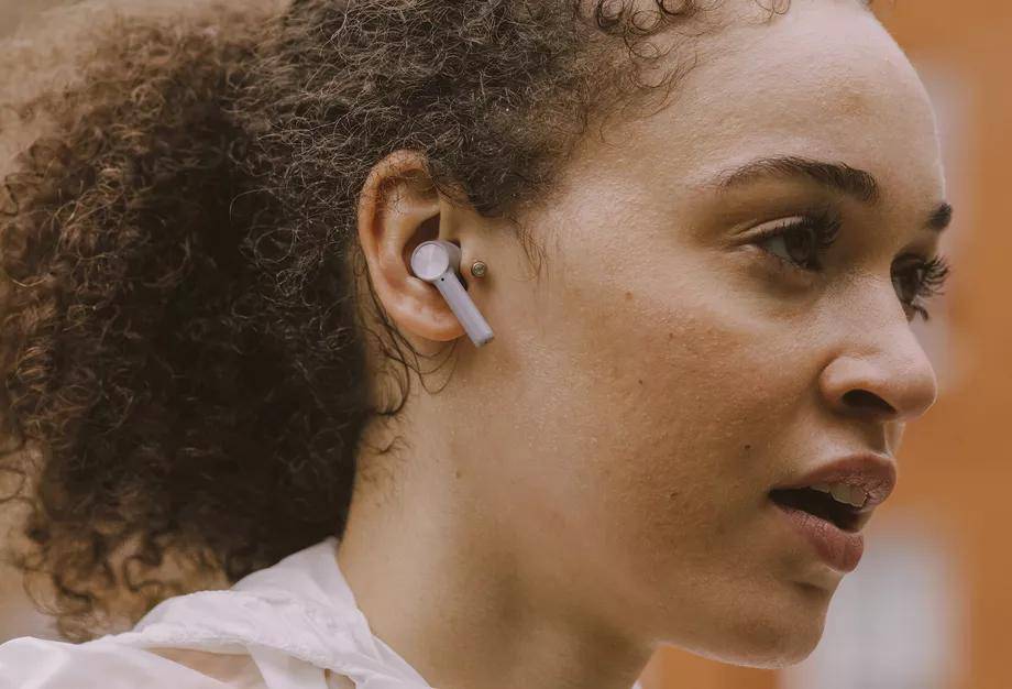 一加推出更便宜的oneplus buds z真无线耳塞 - 首次自带硅胶塞