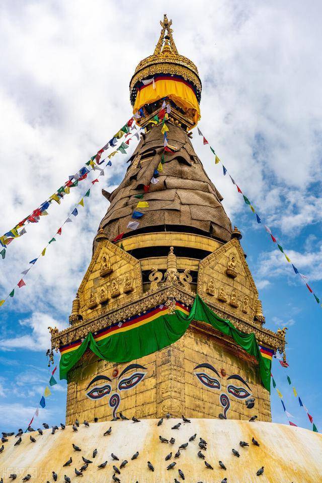 尼泊尔博达哈大佛塔全世界最大圆佛塔佛眼注视着世界