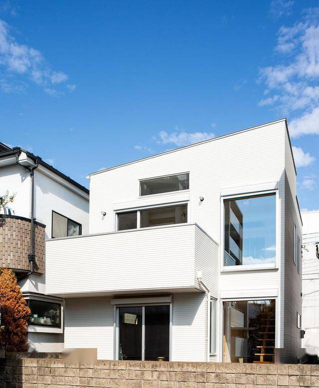 日本土地面积小,为什么他们盖一户建的房子,很少看到带地下室?