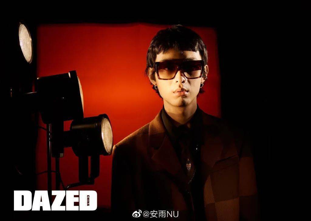 安雨登上国际一线杂志化身时尚男模
