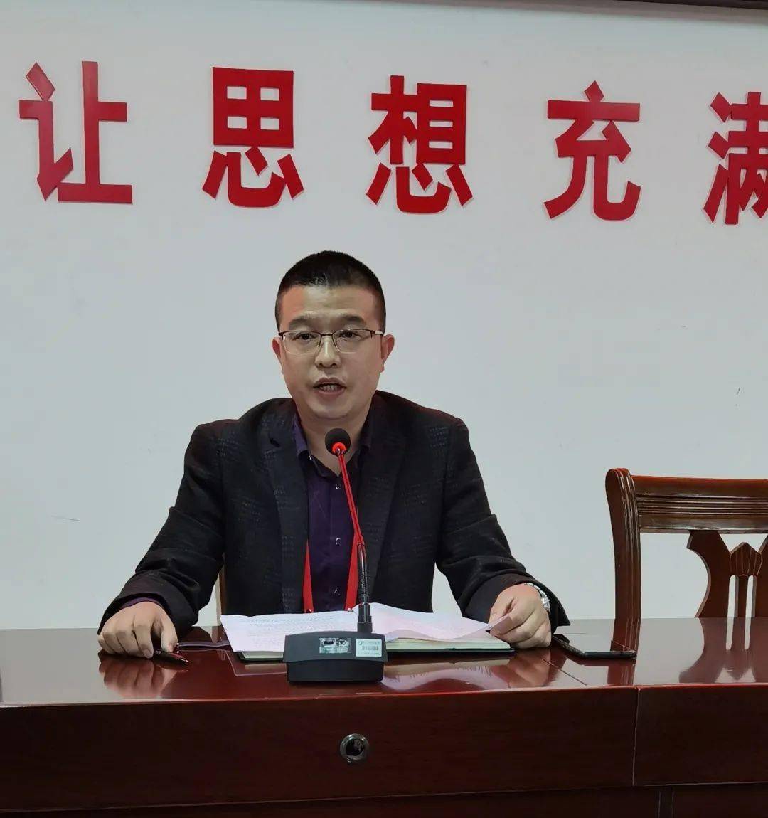 让教育生涯择高处立——泸二外召开副班主任,兼职助理培训会