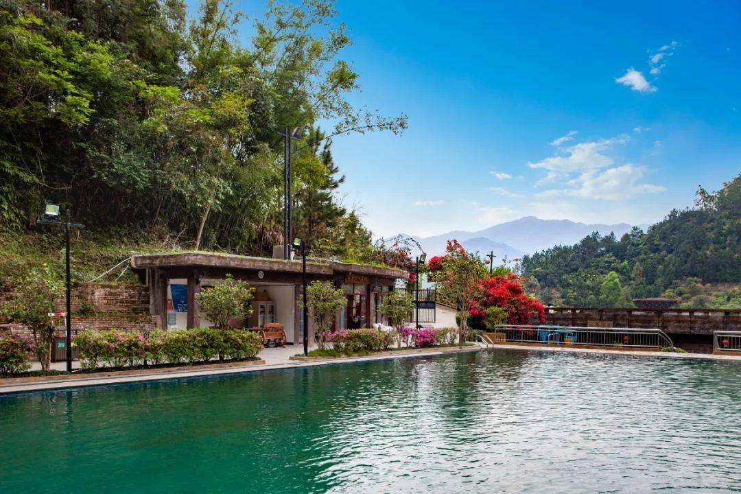 299元住天露山精舍民宿无限次叹半山温泉畅玩篝火晚会