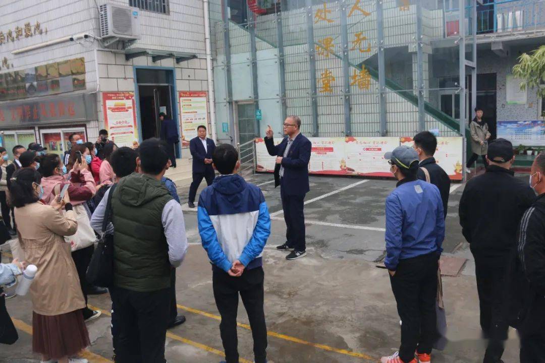 上午9点,程向军校长代表学校对来访嘉宾团队表示热烈欢迎,孙志霞副