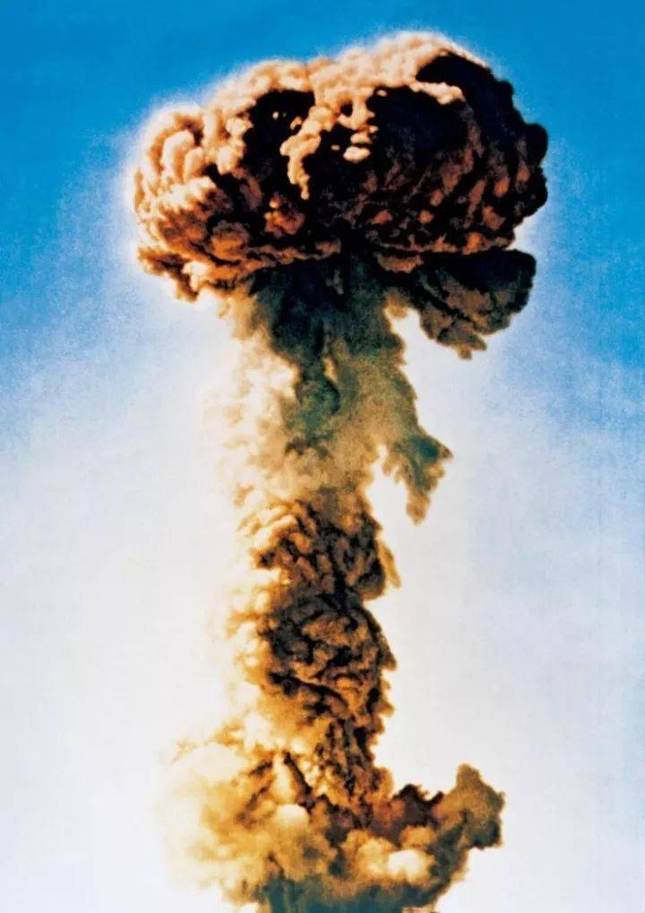 历史上的今天丨56年前的今天中国首颗原子弹爆炸成功它到底花了多少钱