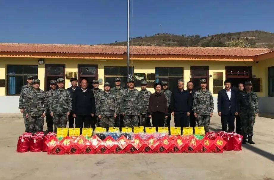 西部战区陆军司令员徐起零一行在会宁