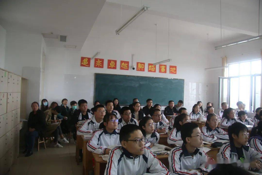 泰安第十中学九年级图片