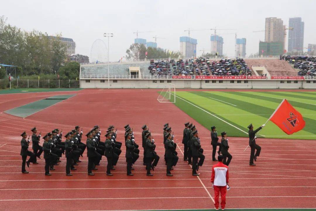 南昌航空大学第四十届运动会伴着熟悉的音乐声歌如日