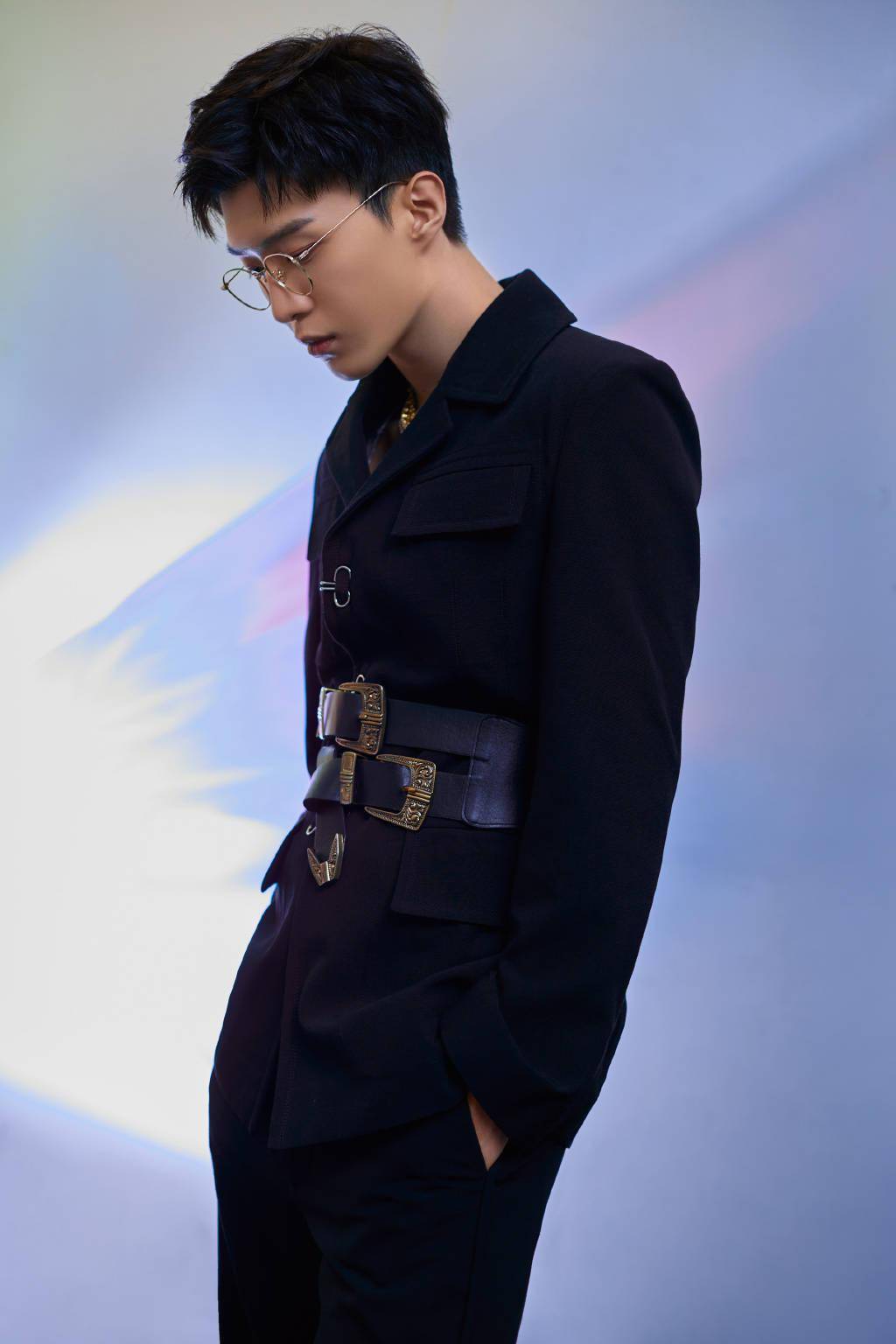 帅哥身边还是帅哥蔡徐坤范丞丞justin朱正廷今晚造型曝光