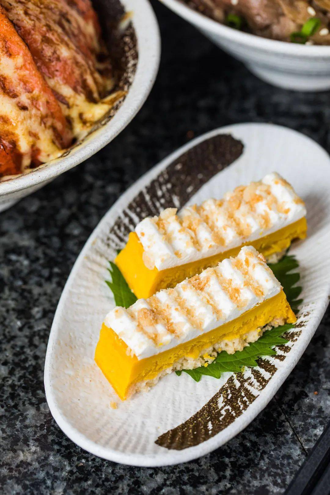 人均40 !日式巨无霸"肉山"来了!足足10cm高!