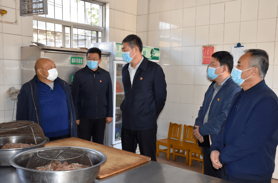 桃园动态市委副书记市长殷锡瑞到桃园镇走访敬老院慰问贫困老人