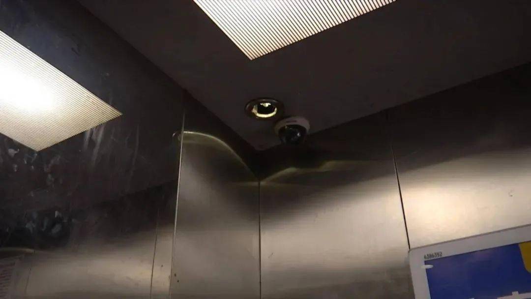 疫情还没走远又有人在电梯里干这种事丧心病狂这种人不配在小区住