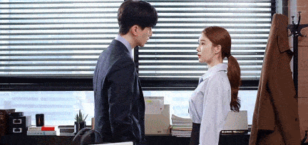 这次,俩人一个是表面高冷毒舌内在深情柔软的律师,另一个是傻白甜过气