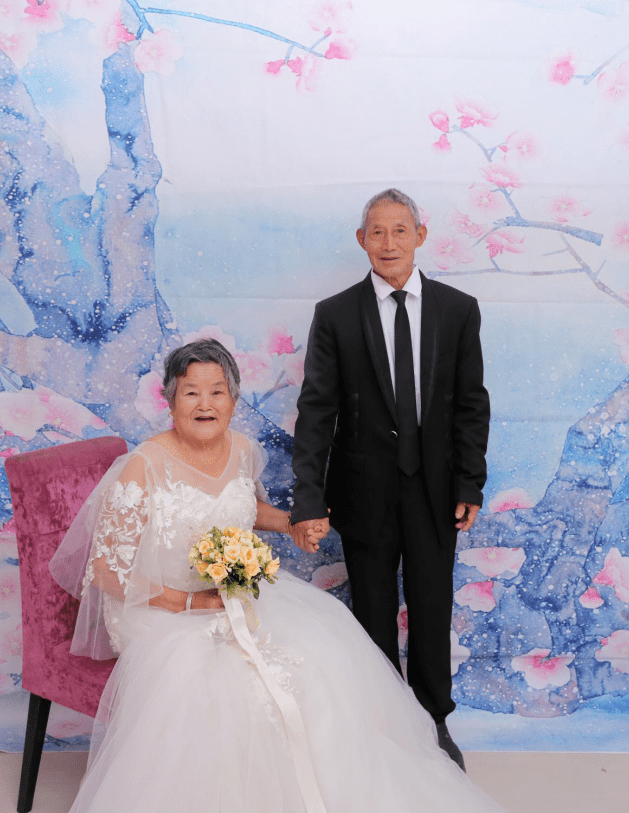 中老年人补拍婚纱照图片