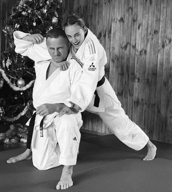 这位柔道冠军美若天仙说她是最美格斗美女有不同意的吗