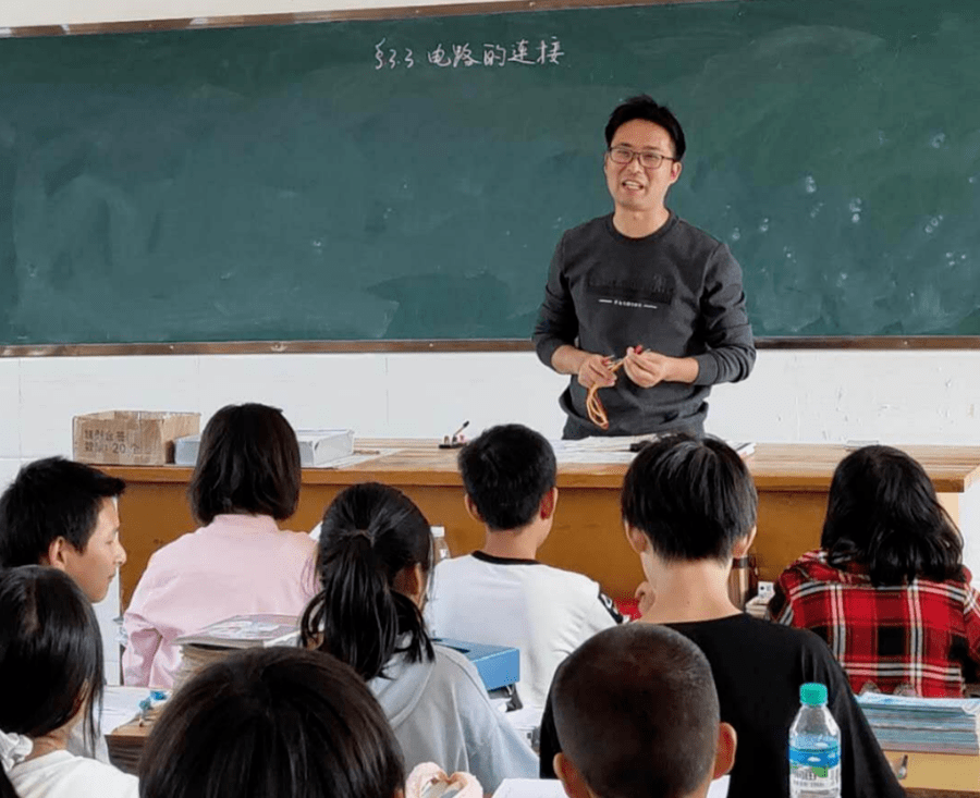 铸魂育人守初心 争锋一流担使命——良村中学开展党员,骨干教师示范课