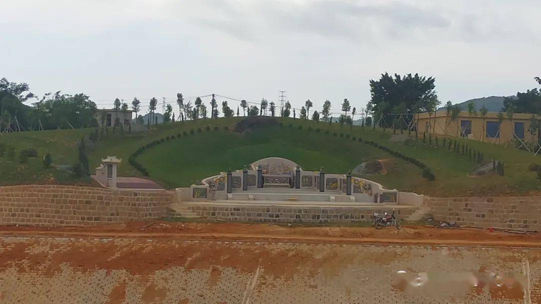 潮汕明朝古墓蜘蛛结网