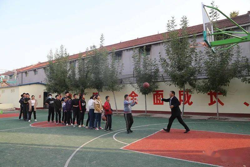 慕名来到了坐落在东明县解放路南段路东的一个校园