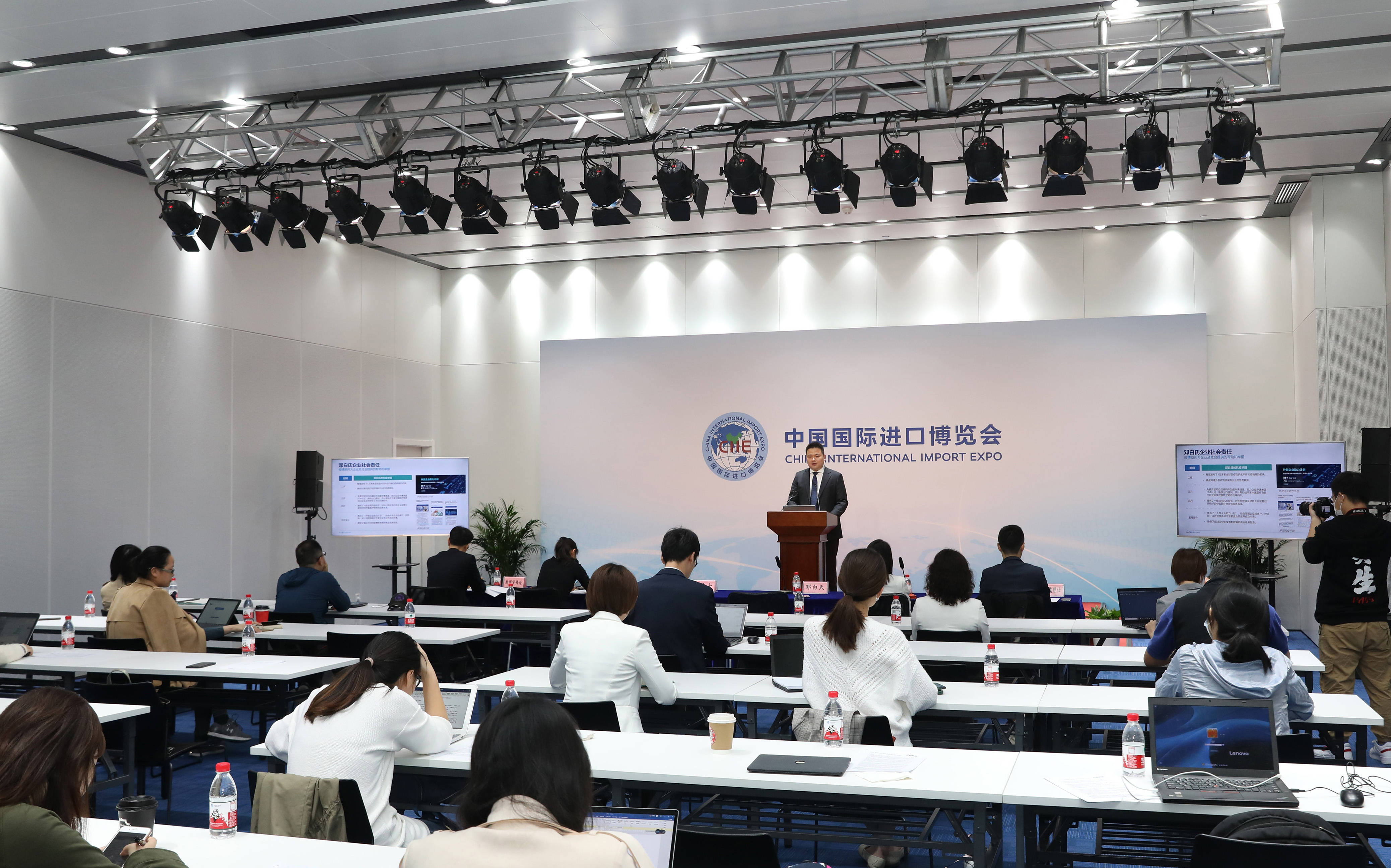 第三届进博会服贸展区宣介会在上海举行