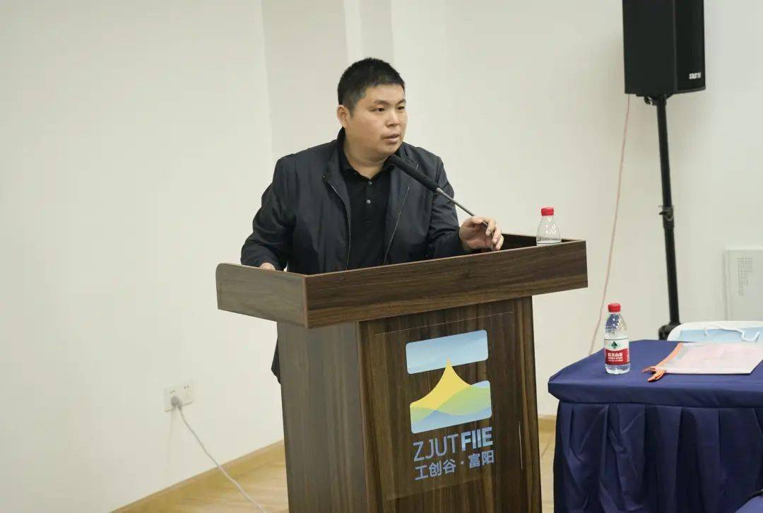 纳爱斯集团何一波发言工大富阳研究院院长陶鹏作介绍联盟秘书长张立作