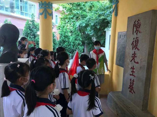 海珠党带团团带队大手牵小手晓港西马路小学传承红色基因