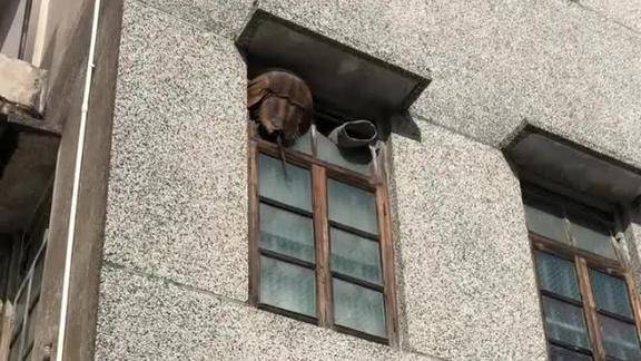 窗户上的这个是什么东西?