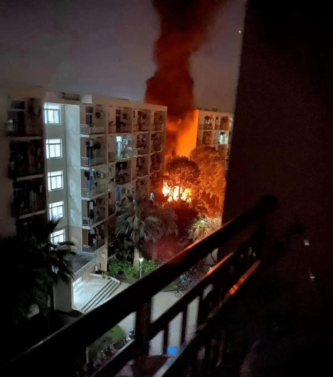 成都消防通过微博对此次火灾事故做出回应据四川大学后勤保障部介绍