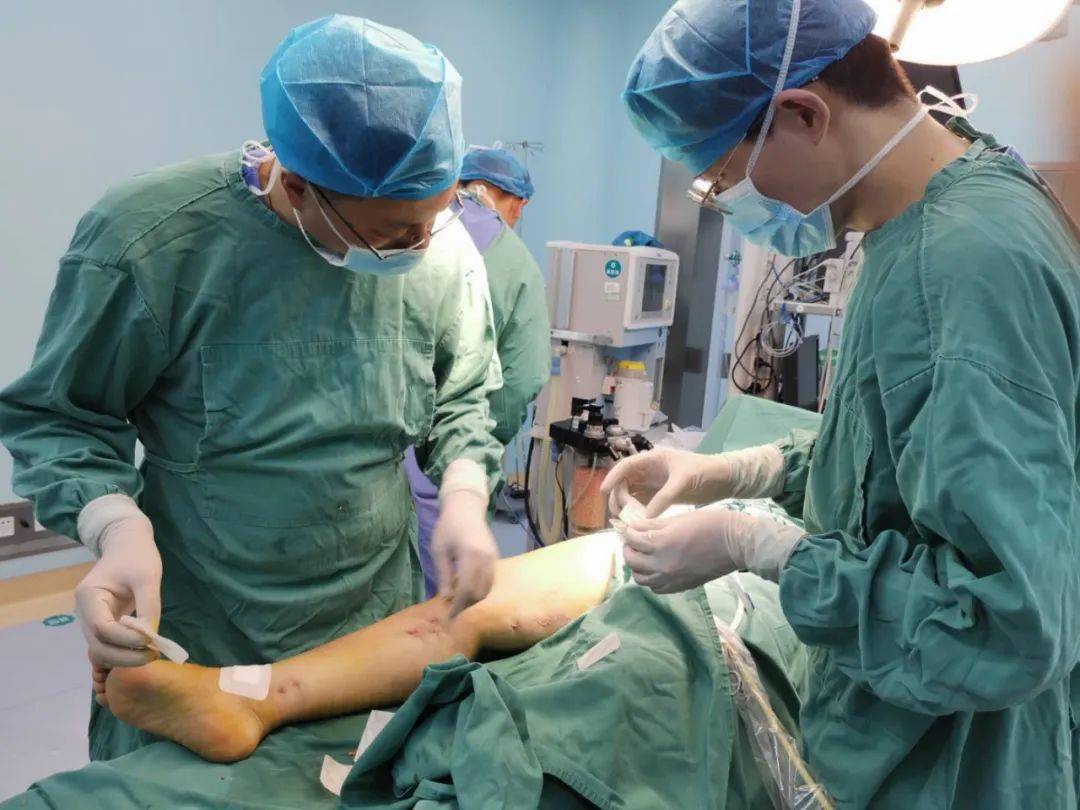 向"蚯蚓腿"说拜拜,微创无出血 重塑美腿!