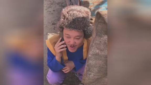 真人版光头强搞笑故事笑死人了