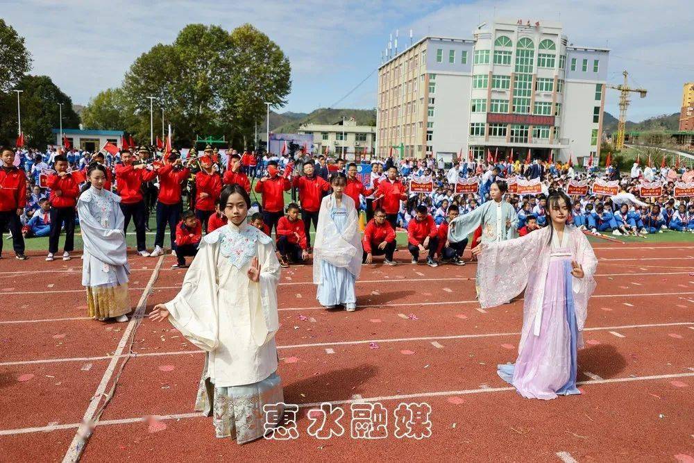 惠水县第二中学第十届金凤凰体艺节开幕