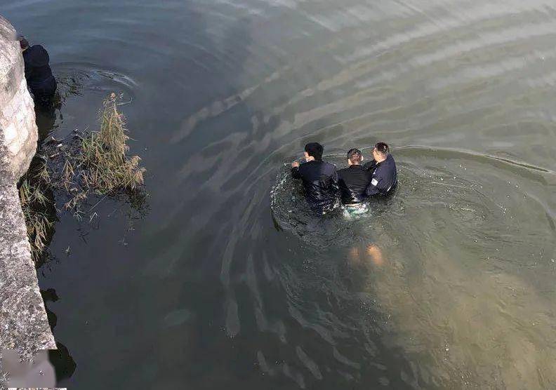 临沂一中学男生跳河轻生现场母亲哭的直揪人心