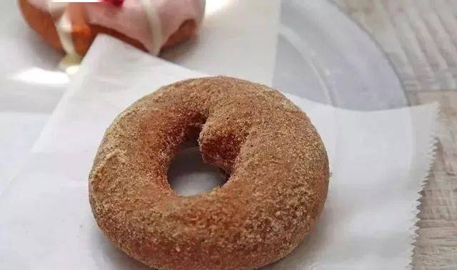 日本这家咖啡店凭什么疯狂吸粉?_甜甜圈