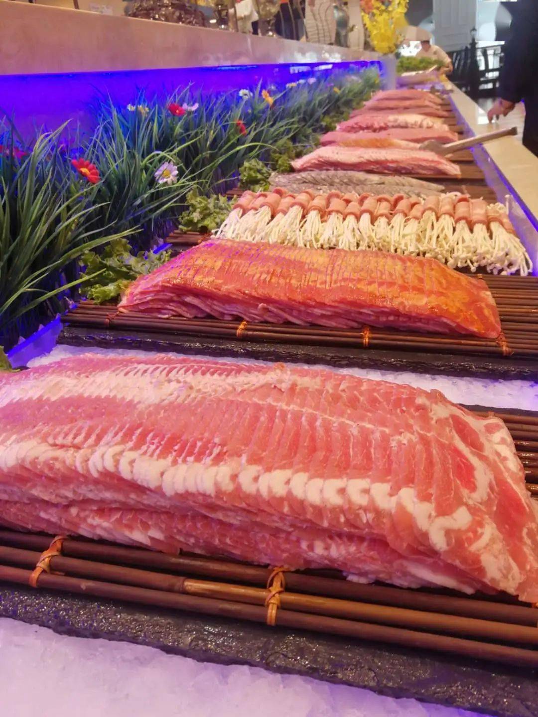 仅61.9元享比尔森1大1小自助套餐!太壕了!300 菜品任吃,解馋力max!