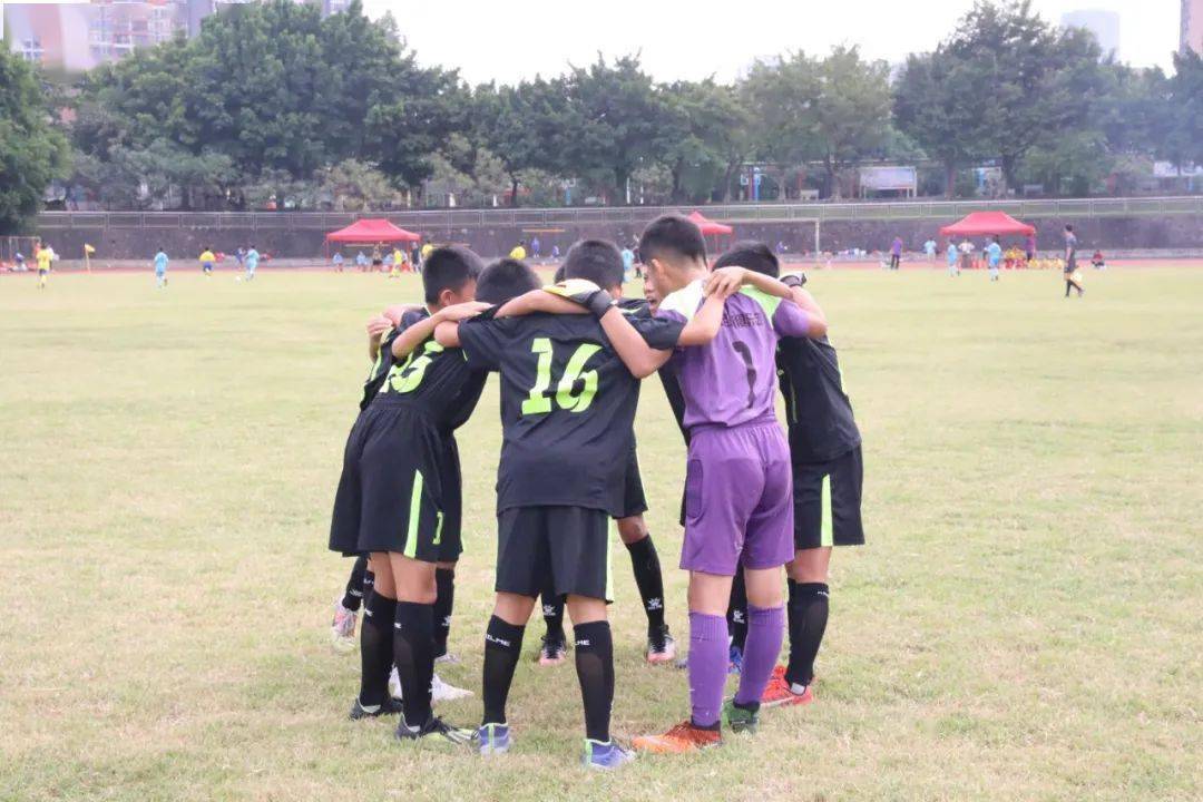男女队双亚军绿欣小学足球小将出战市赛刷新里水镇校园足球竞技最佳