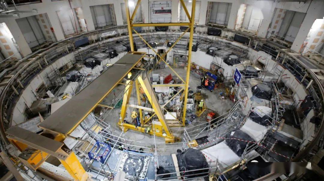 为了避免放射性物质外泄,管理福岛核电的东京电力公司用水对堆芯进行