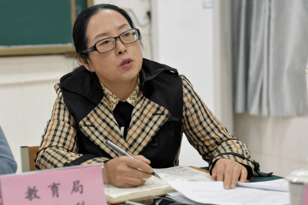 机关党委书记杨婉妮在讲话中总结归纳了社区教育的地位及其重要性,并