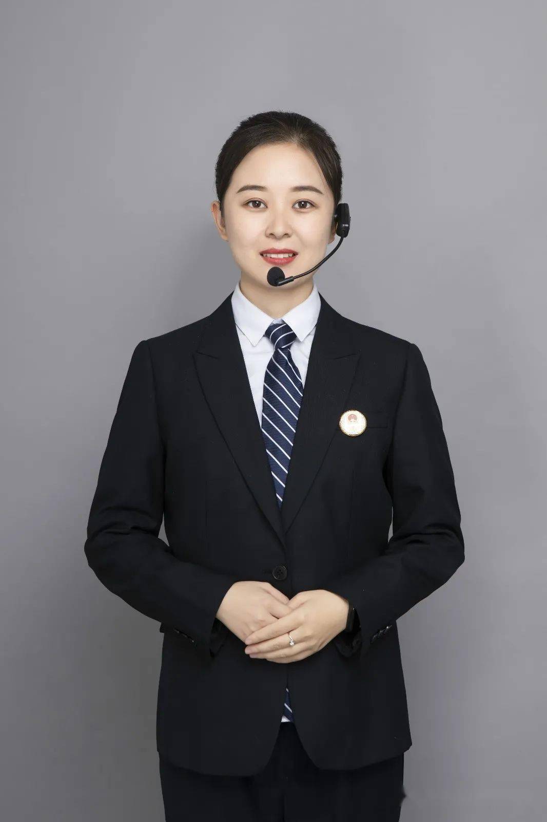 今 日 导 读6月28日,一位60多岁的阿姨牵着一位姑娘来到公证处办事