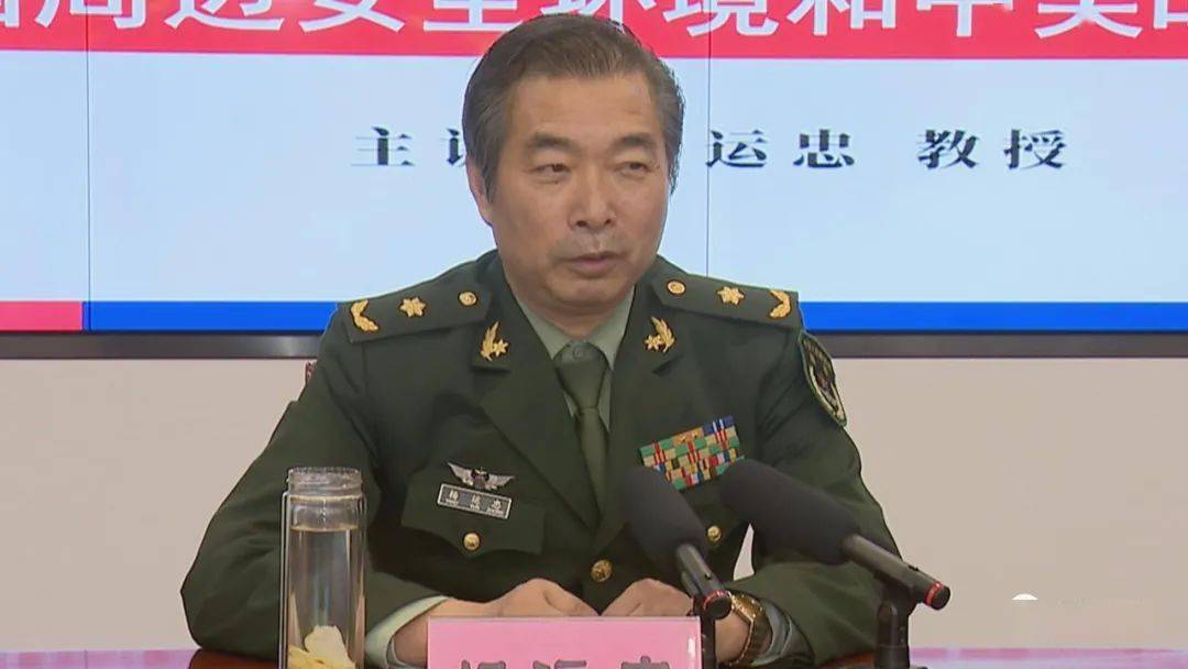 区委理论学习中心组开展集中学习