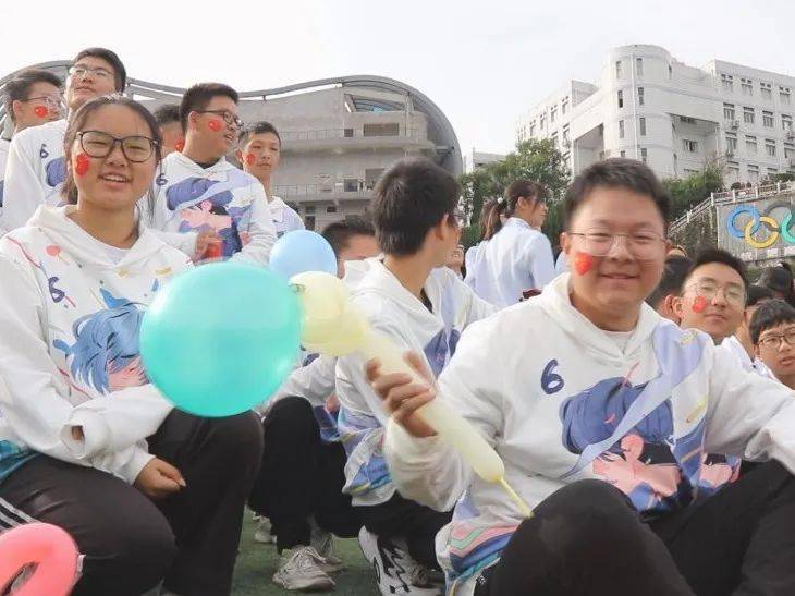 十月盛典 青春华章 ——秭归一中第十五届体育艺术科技节开幕