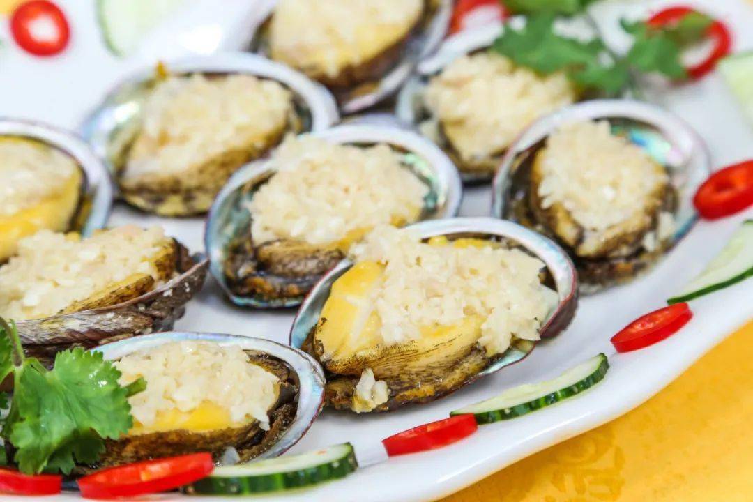 豪横 ▎#5蚊1只九头鲍鱼/38蚊1条吊水鲩鱼~~这绝对是全三江最实惠的餐