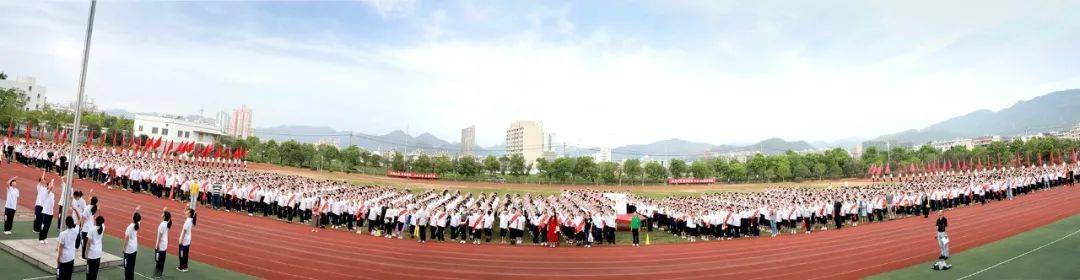 虹桥镇实验中学乐成公立寄宿学校育英寄宿学校据悉,乐清市教育系统